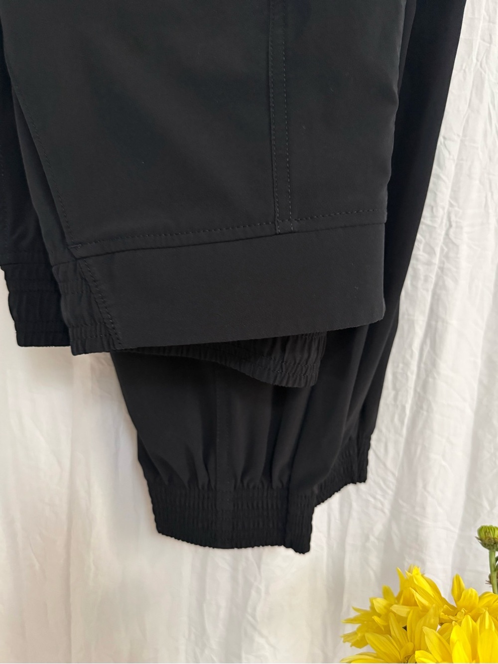 Athleta Chelsea Utility Cargo Jogger Pants 12 Black Stretch Pockets Travel Gym